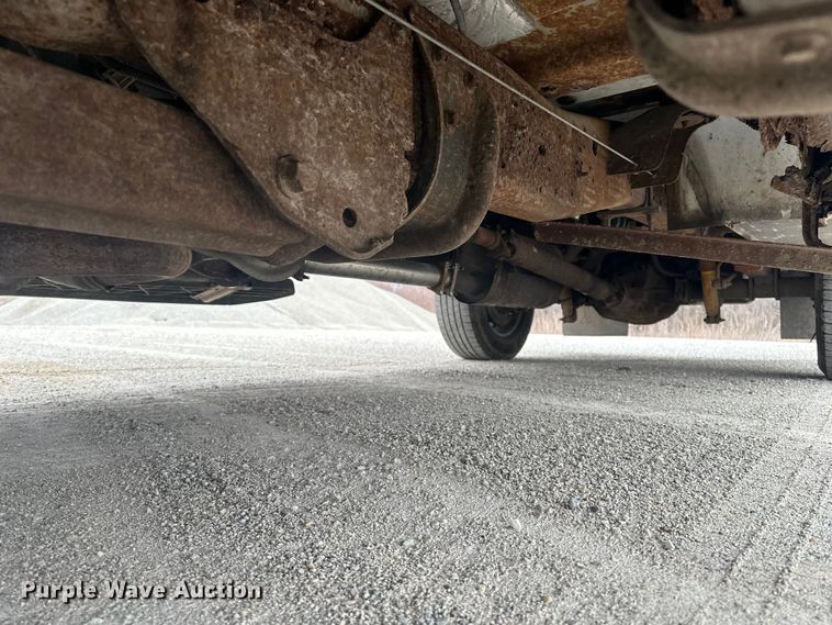 image for item DV0831 2006 Ford F350 Super Duty utility bed pickup truck