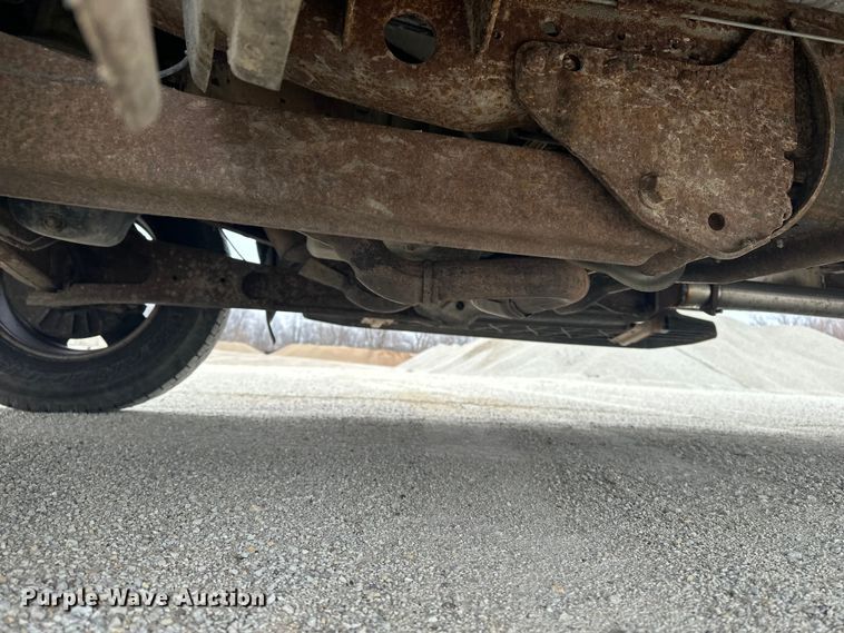 image for item DV0831 2006 Ford F350 Super Duty utility bed pickup truck