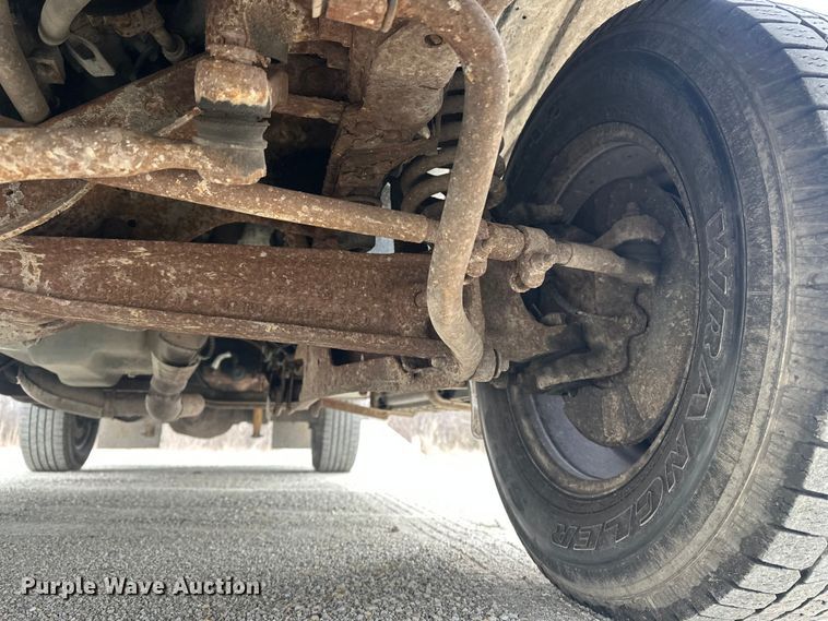 image for item DV0831 2006 Ford F350 Super Duty utility bed pickup truck