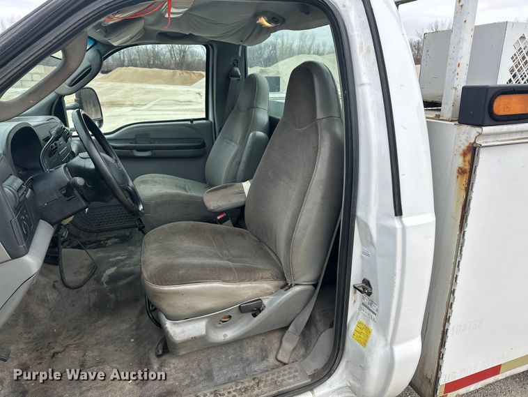 image for item DV0831 2006 Ford F350 Super Duty utility bed pickup truck