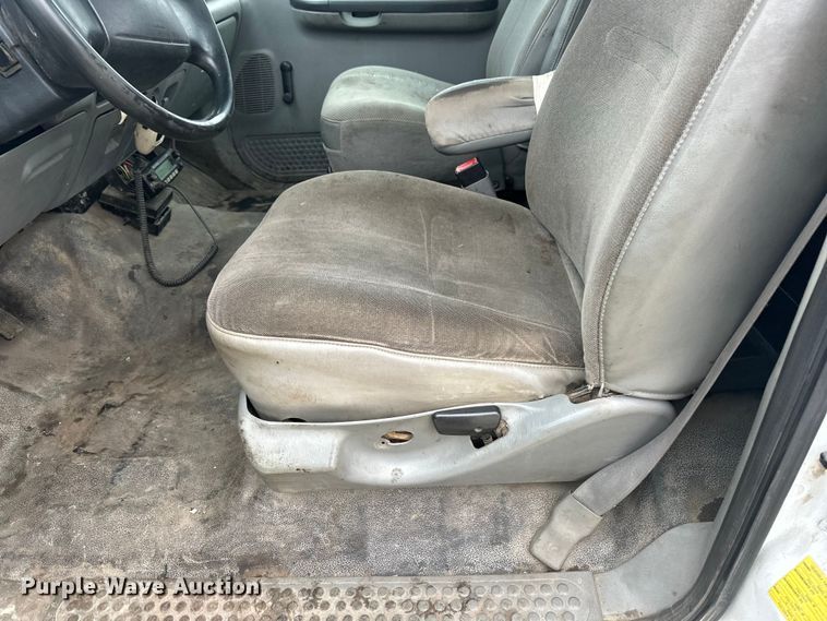 image for item DV0831 2006 Ford F350 Super Duty utility bed pickup truck