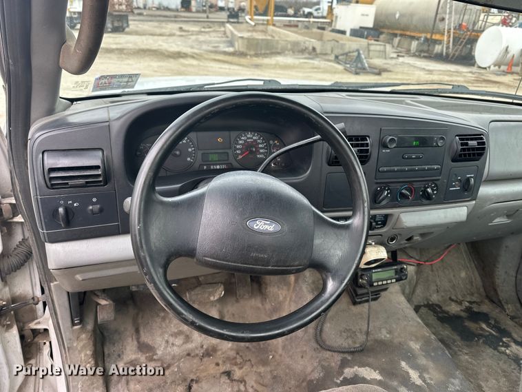 image for item DV0831 2006 Ford F350 Super Duty utility bed pickup truck