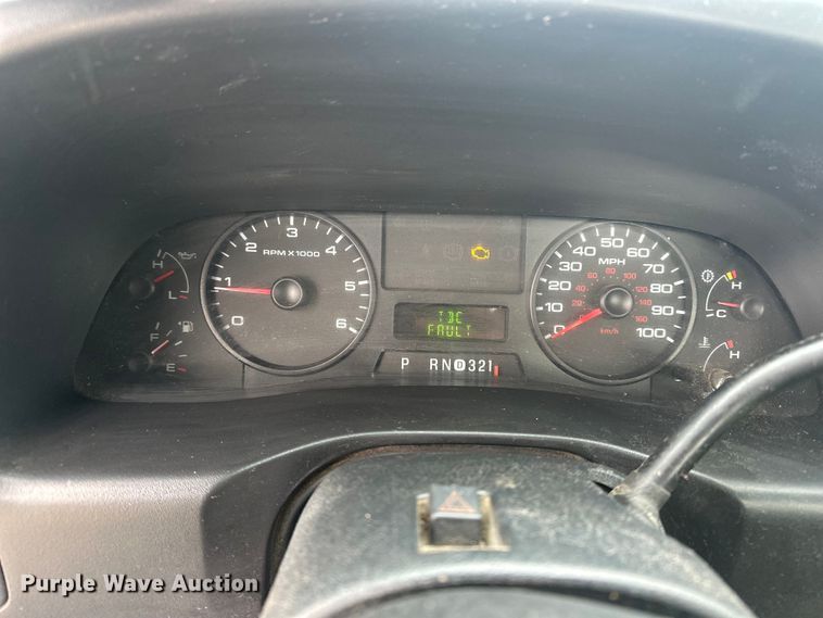 image for item DV0831 2006 Ford F350 Super Duty utility bed pickup truck