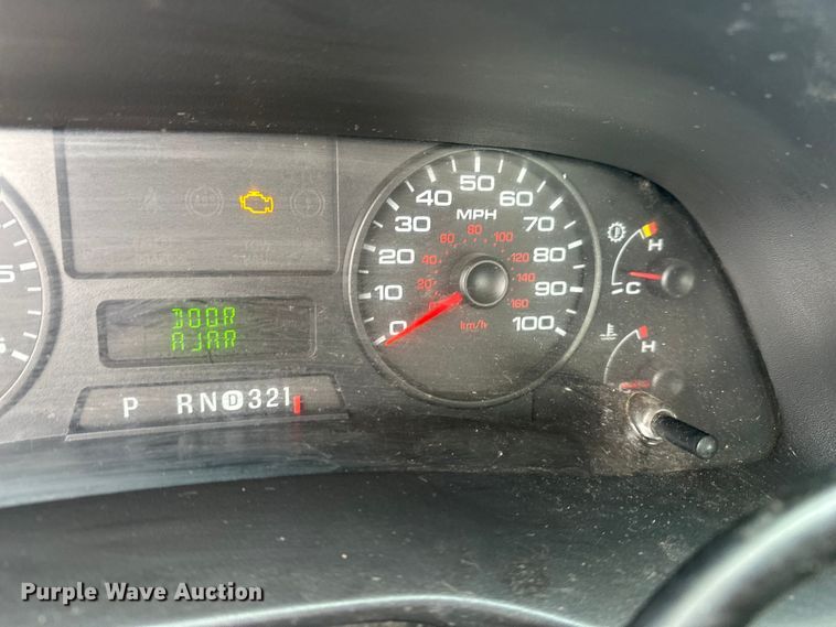 image for item DV0831 2006 Ford F350 Super Duty utility bed pickup truck