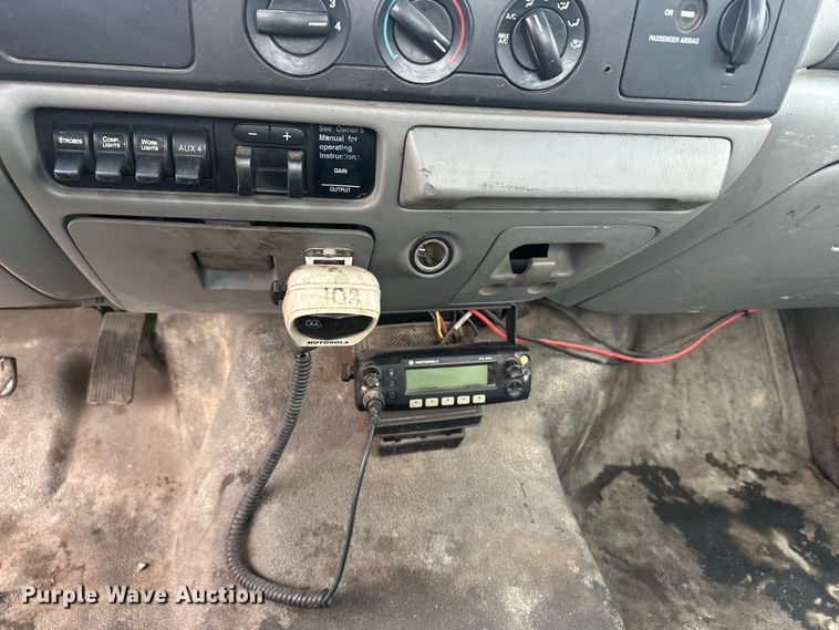 image for item DV0831 2006 Ford F350 Super Duty utility bed pickup truck