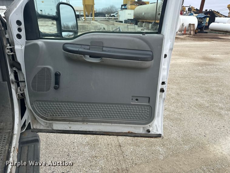 image for item DV0831 2006 Ford F350 Super Duty utility bed pickup truck