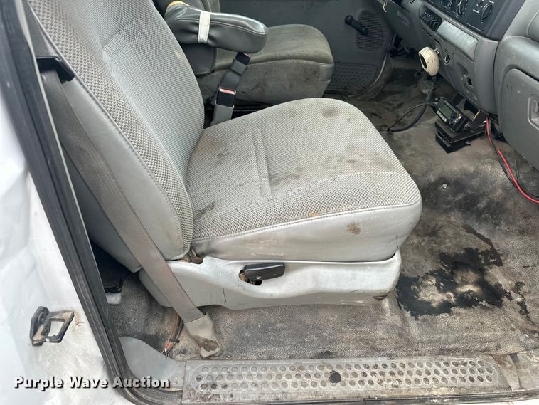 image for item DV0831 2006 Ford F350 Super Duty utility bed pickup truck