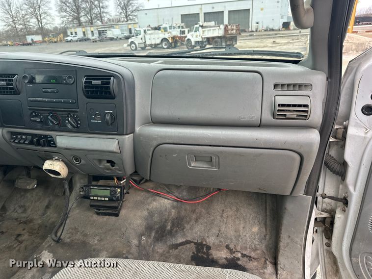 image for item DV0831 2006 Ford F350 Super Duty utility bed pickup truck