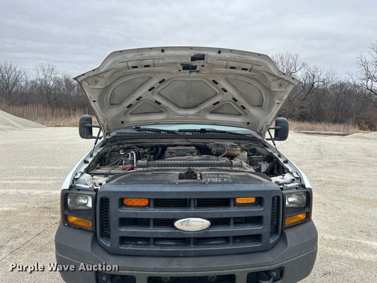 image for item DV0831 2006 Ford F350 Super Duty utility bed pickup truck