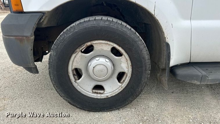 image for item DV0831 2006 Ford F350 Super Duty utility bed pickup truck