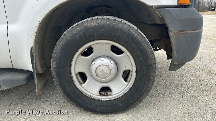 image for item DV0831 2006 Ford F350 Super Duty utility bed pickup truck