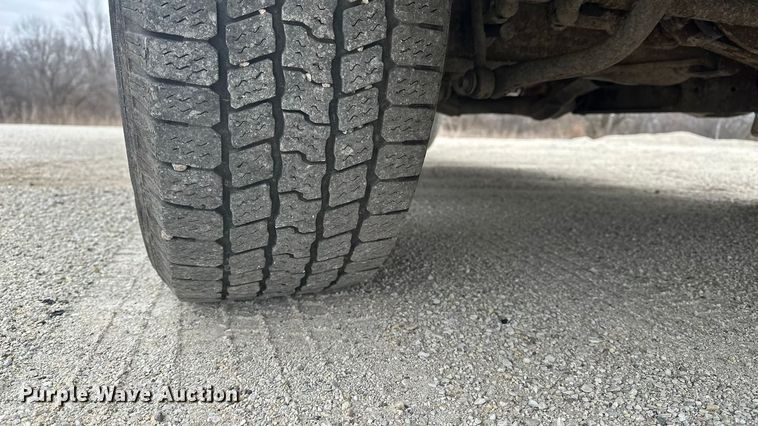 image for item DV0831 2006 Ford F350 Super Duty utility bed pickup truck