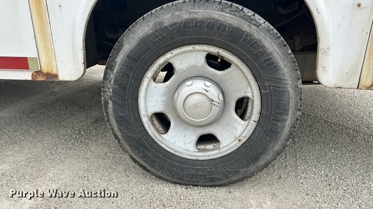 image for item DV0831 2006 Ford F350 Super Duty utility bed pickup truck