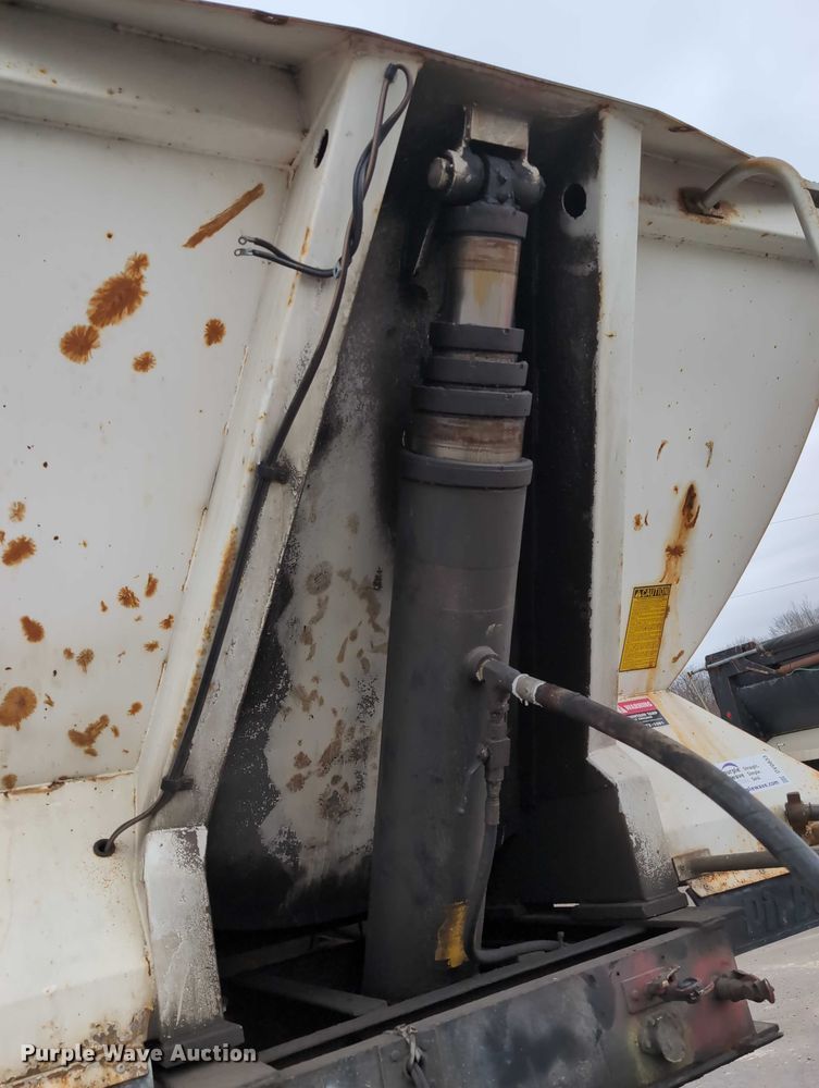 image for item DV0833 1975 Ravens Metal end dump trailer