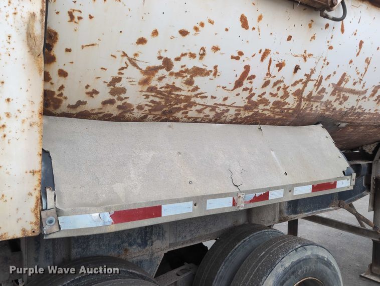 image for item DV0833 1975 Ravens Metal end dump trailer