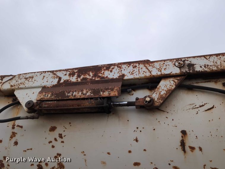 image for item DV0833 1975 Ravens Metal end dump trailer