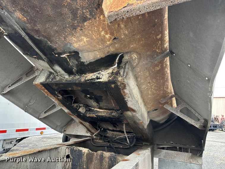 image for item DV0833 1975 Ravens Metal end dump trailer