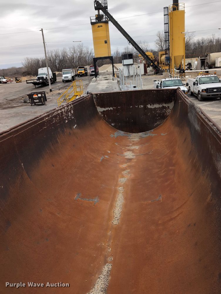 image for item DV0833 1975 Ravens Metal end dump trailer