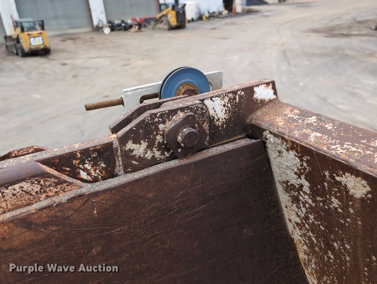 image for item DV0833 1975 Ravens Metal end dump trailer