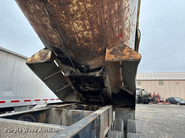 image for item DV0833 1975 Ravens Metal end dump trailer