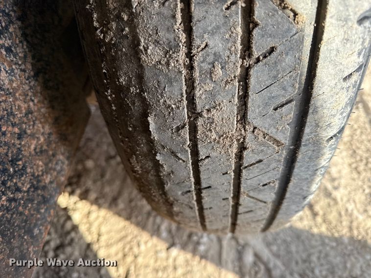 image for item DZ4298 2015 Doolittle XTHD8222 equipment trailer