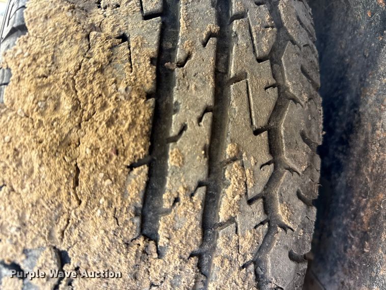 image for item DZ4298 2015 Doolittle XTHD8222 equipment trailer