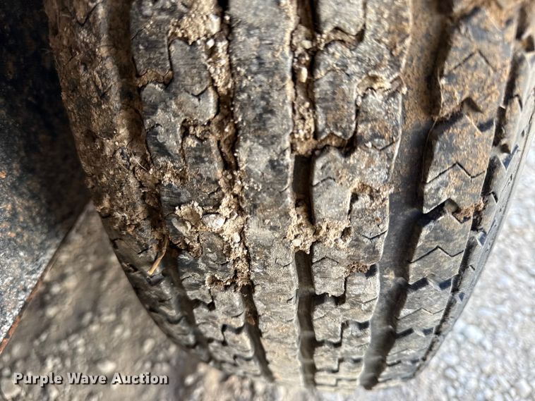 image for item DZ4298 2015 Doolittle XTHD8222 equipment trailer