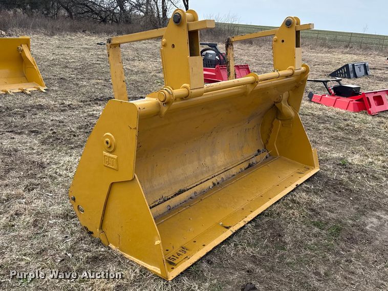 image for item DZ4369 Caterpillar 216-8801 four-in-one wheel loader bucket