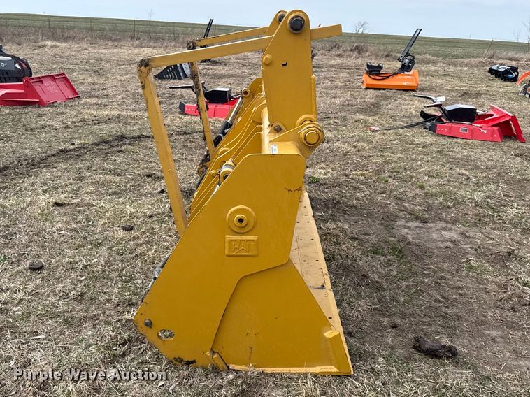 image for item DZ4369 Caterpillar 216-8801 four-in-one wheel loader bucket