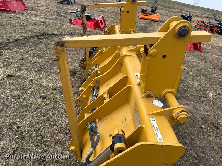 image for item DZ4369 Caterpillar 216-8801 four-in-one wheel loader bucket