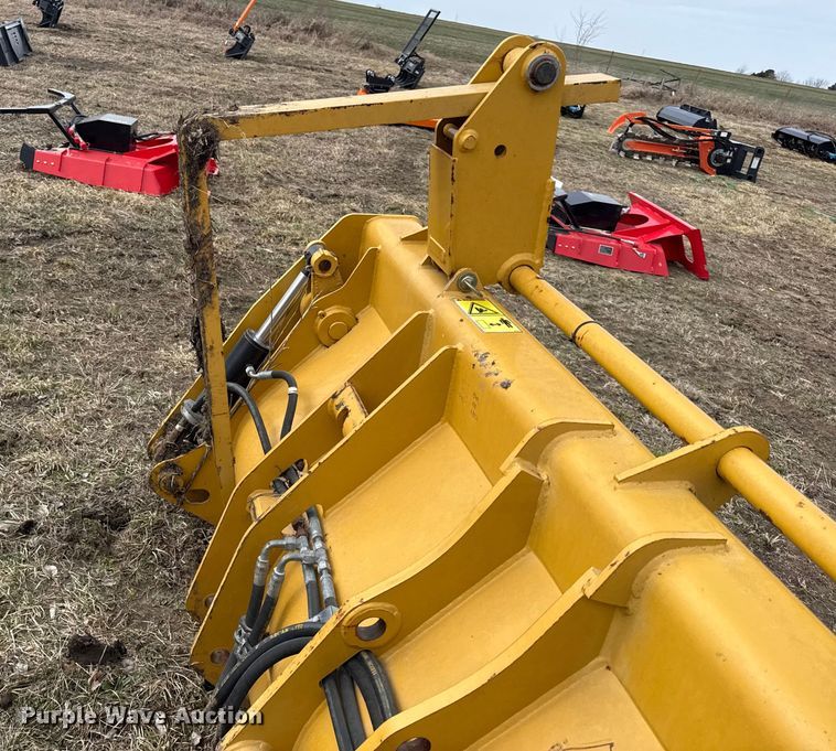 image for item DZ4369 Caterpillar 216-8801 four-in-one wheel loader bucket