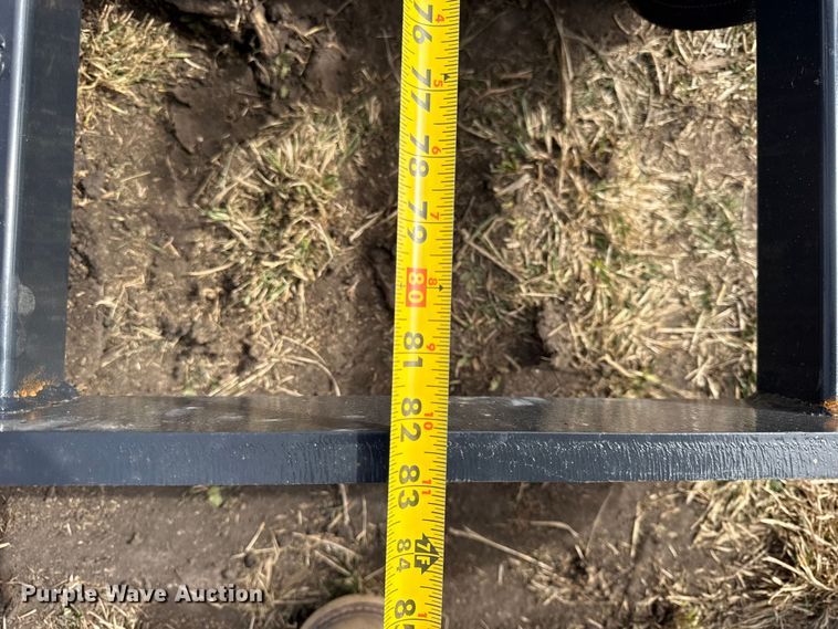 image for item DZ4374 skid steer loader