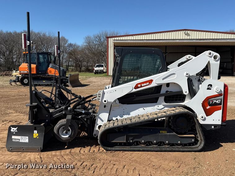 image for item DZ5124 2024 Bobcat T740 tracked skid steer loader