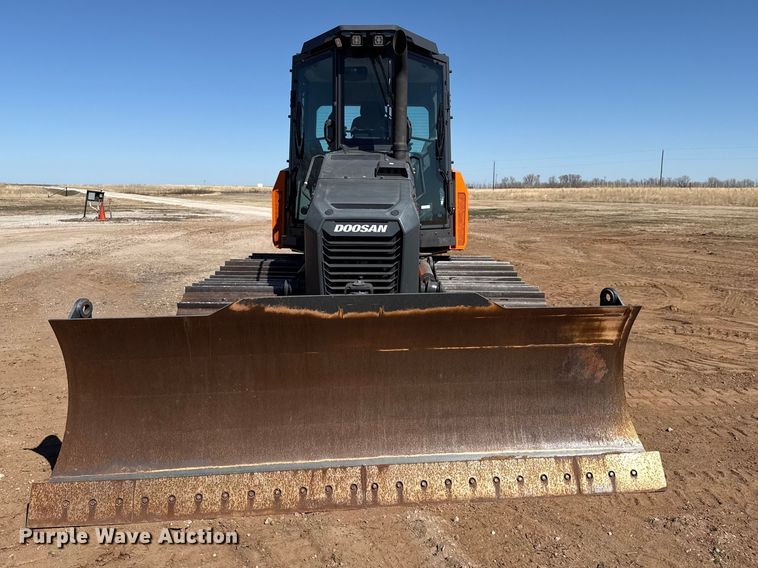 image for item DZ5125 2022 Doosan DD100 dozer
