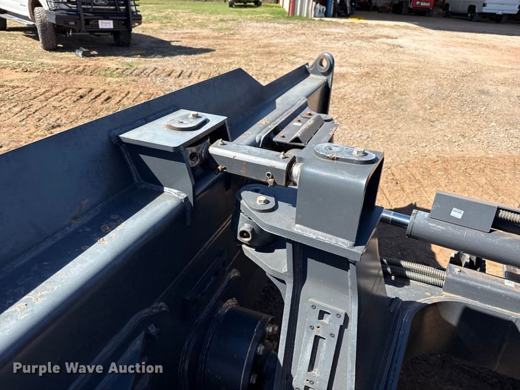 image for item DZ5125 2022 Doosan DD100 dozer