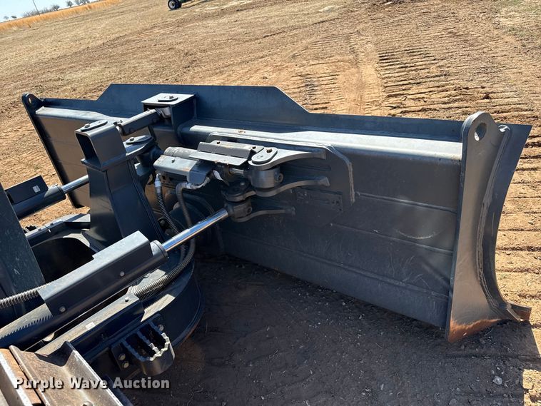 image for item DZ5125 2022 Doosan DD100 dozer