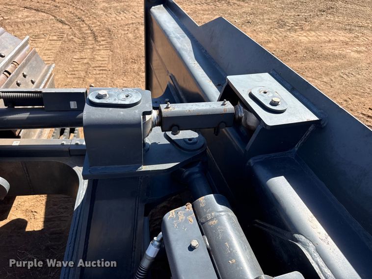 image for item DZ5125 2022 Doosan DD100 dozer