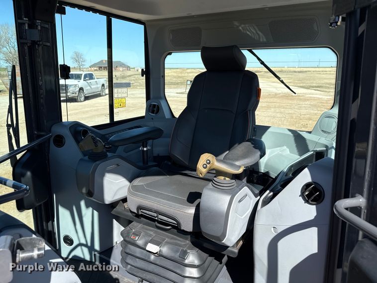 image for item DZ5125 2022 Doosan DD100 dozer