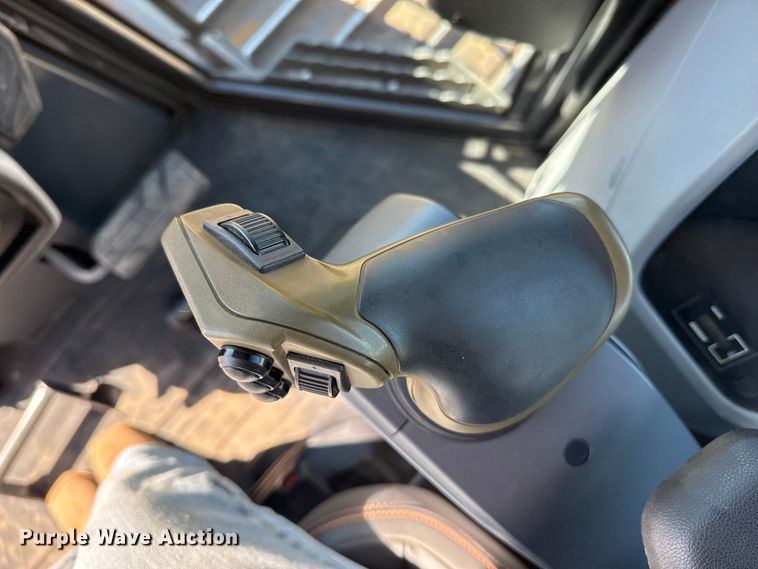 image for item DZ5125 2022 Doosan DD100 dozer