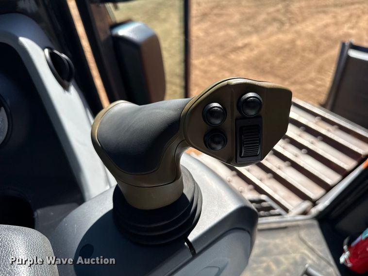 image for item DZ5125 2022 Doosan DD100 dozer