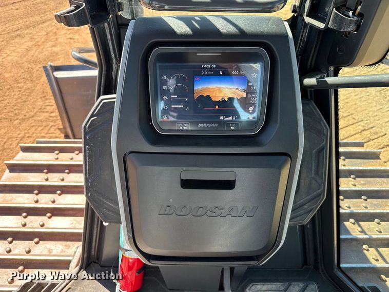 image for item DZ5125 2022 Doosan DD100 dozer