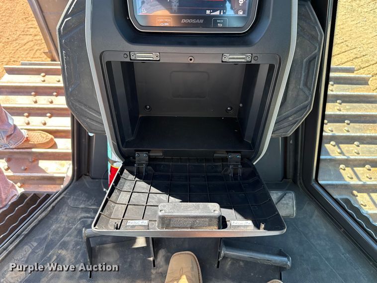 image for item DZ5125 2022 Doosan DD100 dozer