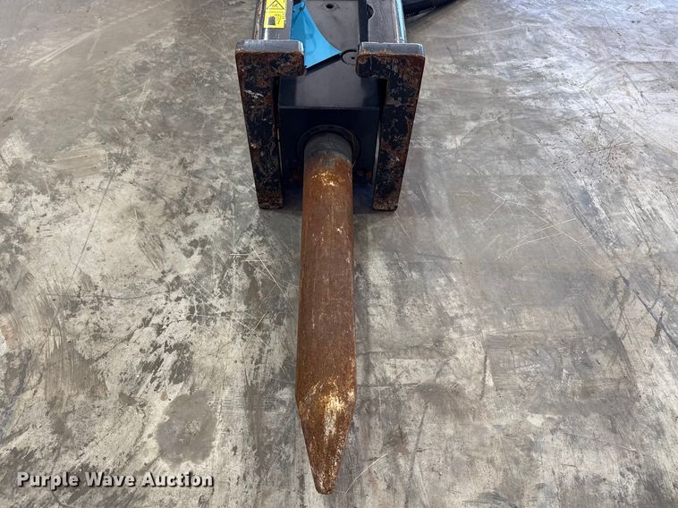 image for item DZ5126 2022 Bobcat NB160 breaker