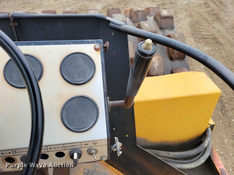 image for item EA2849 1990 DynaPac CA251D single drum vibratory roller