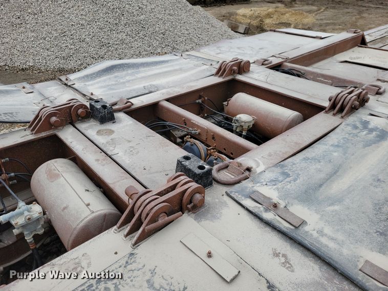 image for item EA2852 1990 Trail King TK100DG lowboy equipment trailer