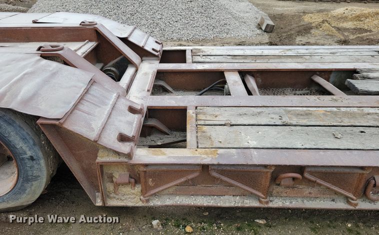 image for item EA2852 1990 Trail King TK100DG lowboy equipment trailer