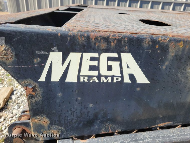 image for item EA2870 2016 Big Tex 22GN HD equipment trailer