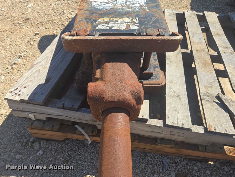 image for item EA5459 Huskie HH1000-2 breaker