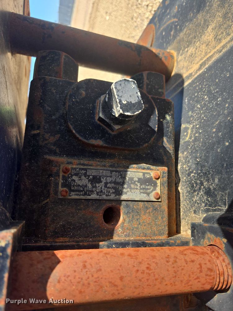 image for item EA5459 Huskie HH1000-2 breaker