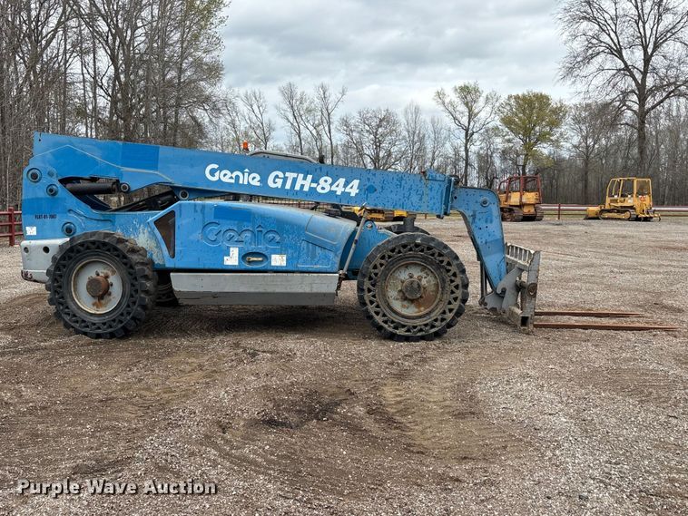 image for item EA7949 2014 Genie GTH844 telehandler